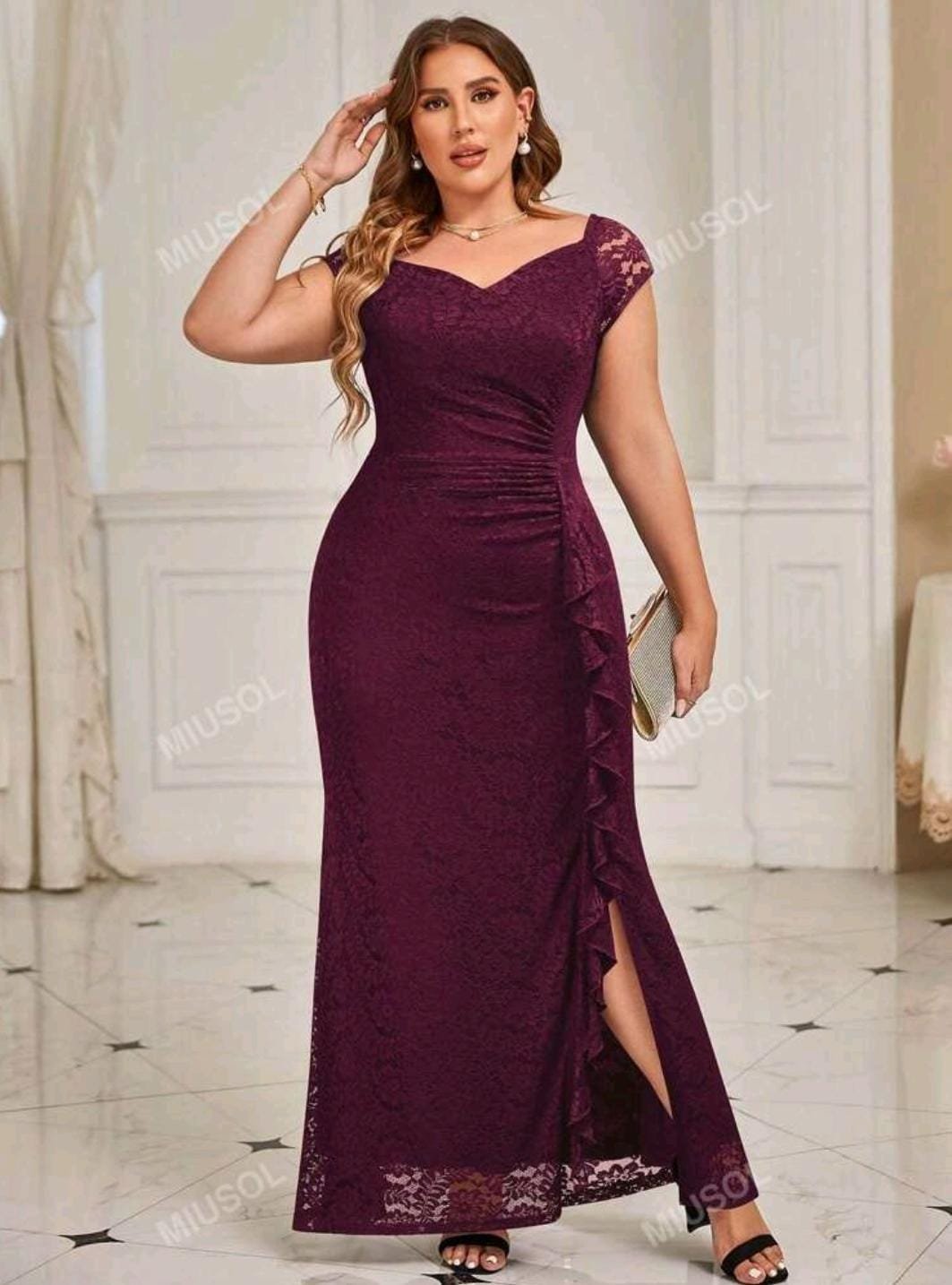 ABITO DA SERA LUNGO IN PIZZO TAGLIA COMODA