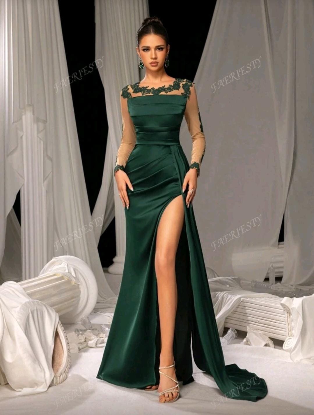 ABITO LUNGO VERDE SMERALDO CON SPACCO
