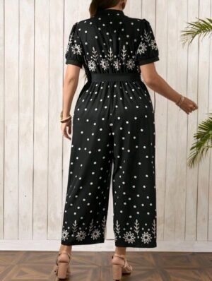 TUTA CON DETTAGLI GEOMETRICI E PUNTI BIANCHI