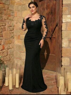 ABITO LUNGO NERO CON MANICHE IN PIZZO – ELEGANTE E FEMMINILE