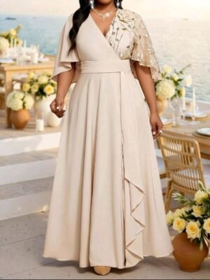 ABITO LUNGO CREMA ELEGANTE CON MANICHE FLOREALI IN PIZZO